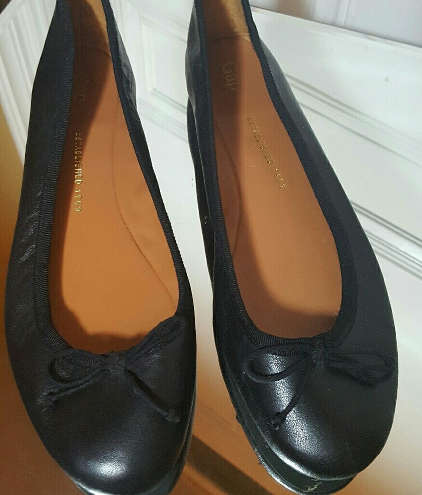 Gap Flats with bow accent sz 8.5